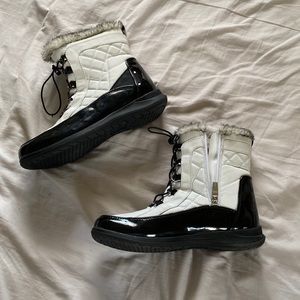 White winter boots with fur